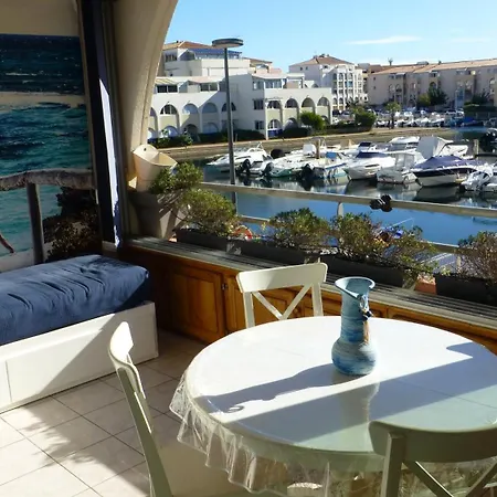 Marina Des Quilles, Grand T2 Climatise, Proche Plage, Parking Prive