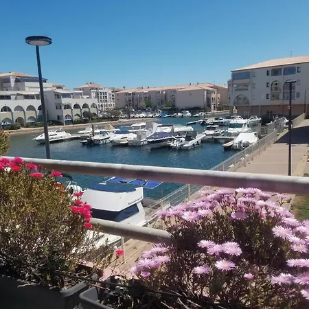 Marina Des Quilles, Grand T2 Climatisé, Proche Plage, Parking Privé