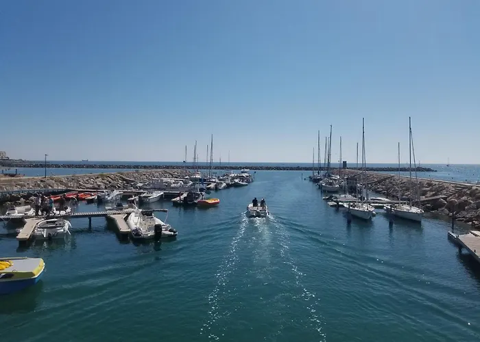 Marina Des Quilles, Grand T2 Climatise, Proche Plage, Parking Prive Διαμέρισμα